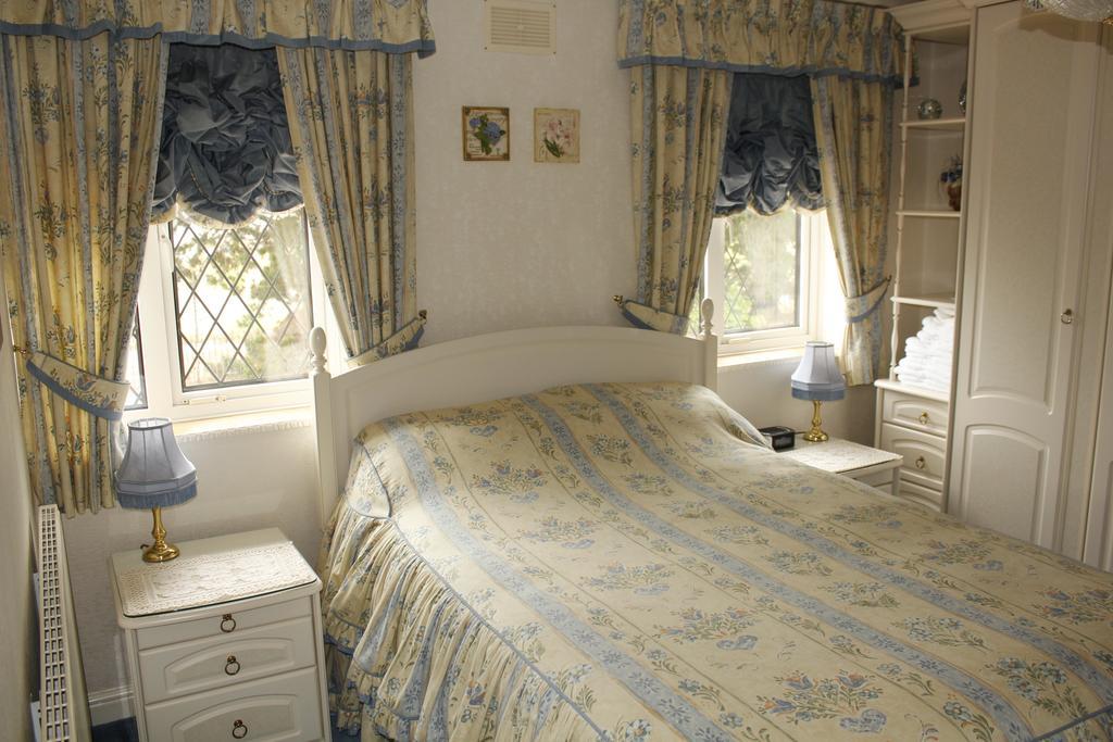 Pineview Guesthouse Poole Zewnętrze zdjęcie
